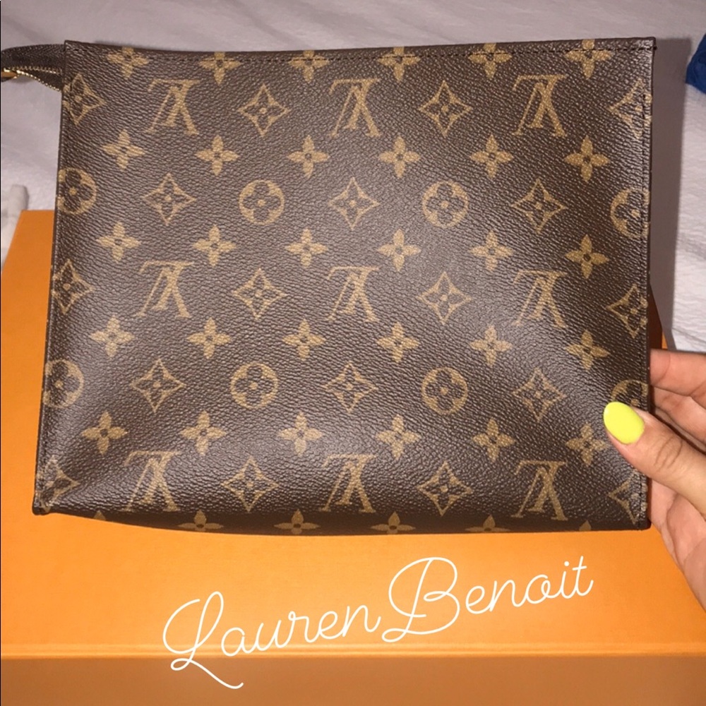 ✨ Louis Vuitton pouch 26